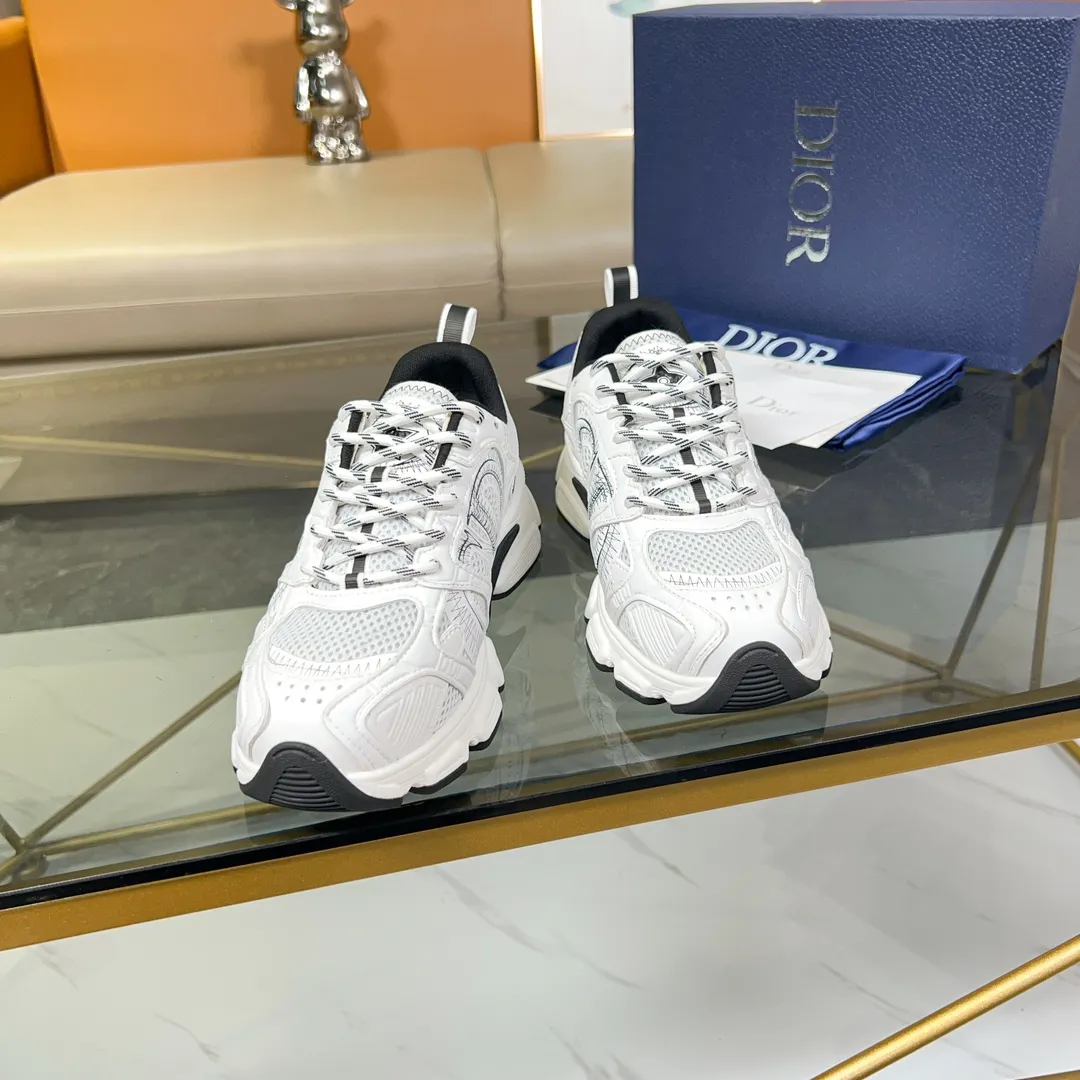 Men's Men's Shoes 💰500 [New Style] 🛠️🛠️Dior-Dior Chrono sneakers are a new product in the 2024 autumn ready-to-wear series, reinterpreting running shoes in Dior's high-end style. Crafted from beige mesh with laminated leather-effect panels in gold and silver tones, it's highlighted by CD logos on the sides, a star patch on the tongue and a Dior logo on the heel. Featuring tri-color laces, a lightweight sole and star embellishments for a casual look for any season. Size: Female size 35-41 (Female size 41 and 42 can be customized) Male size 39-44 (45/46 can be customized) Color: white, pink, gold, silver, black